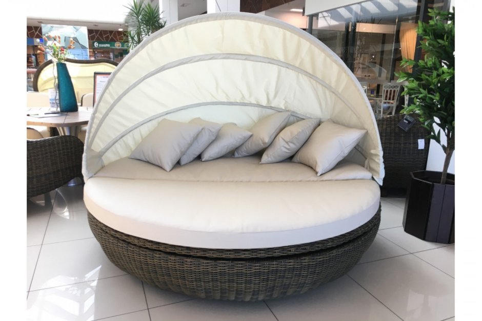 Круглые лежаки с навесом