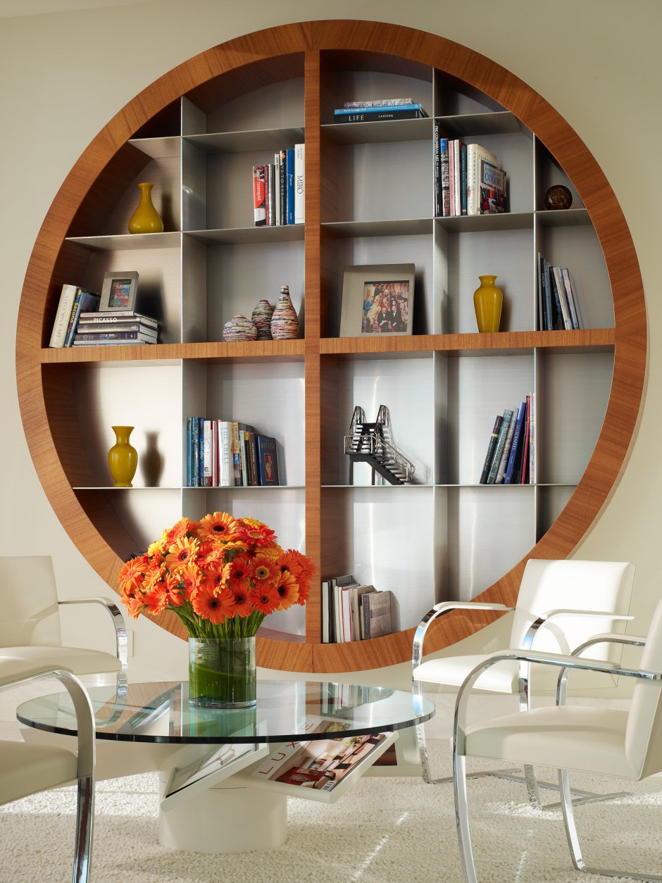 Круглая книжная полка с местом для сидения