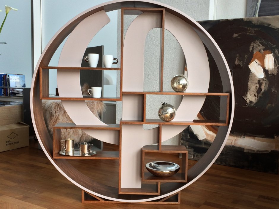 Комната с книжным шкафом