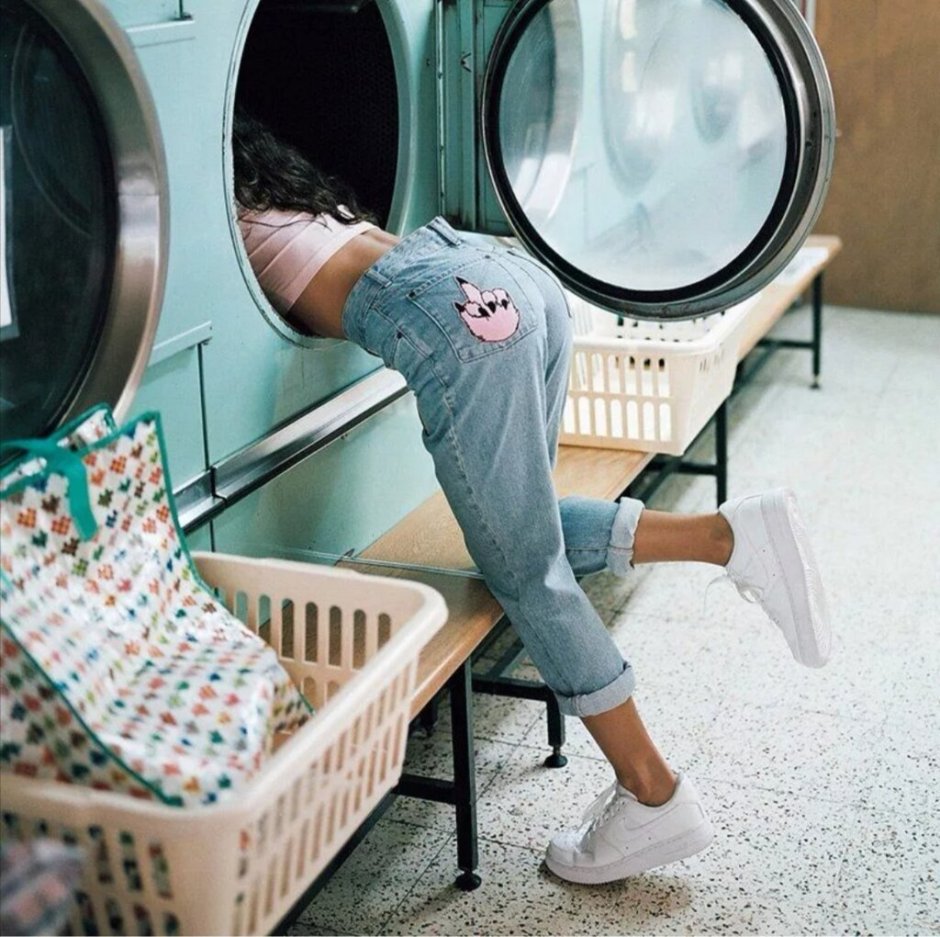 Девушка в прачечной