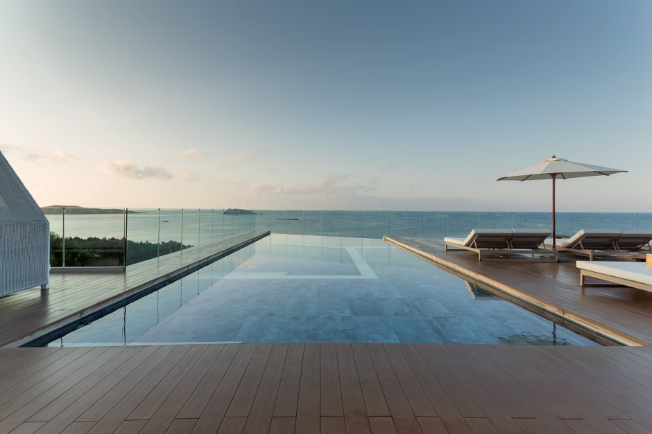 Бангкок бассейн на крыше небоскреба