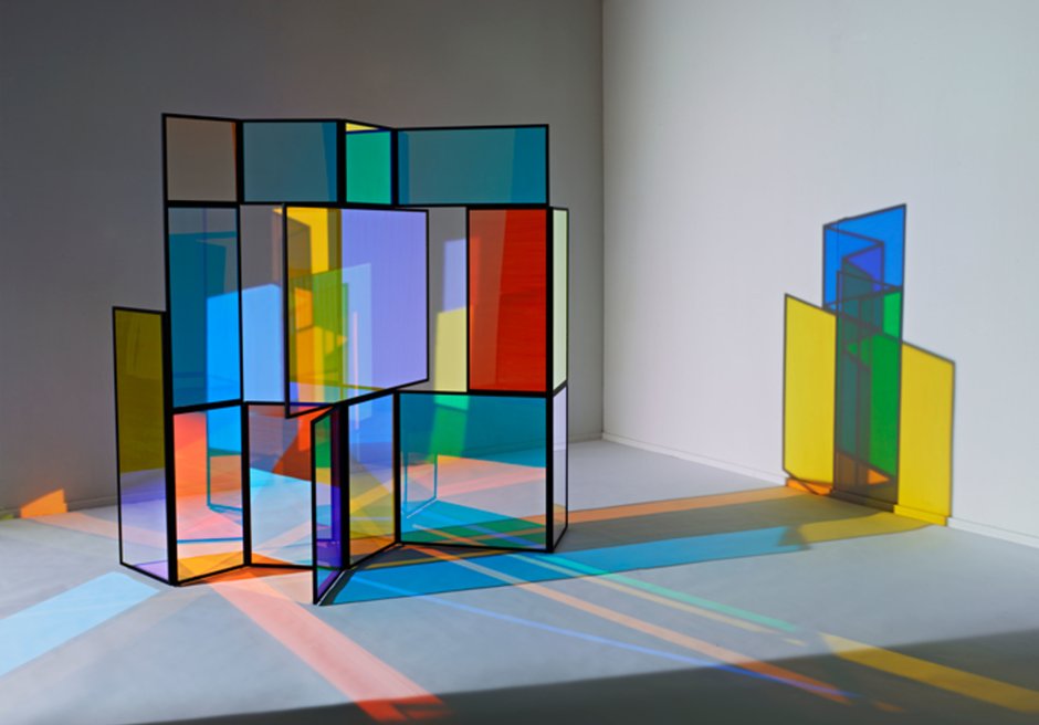 Полки из цветного оргстекла