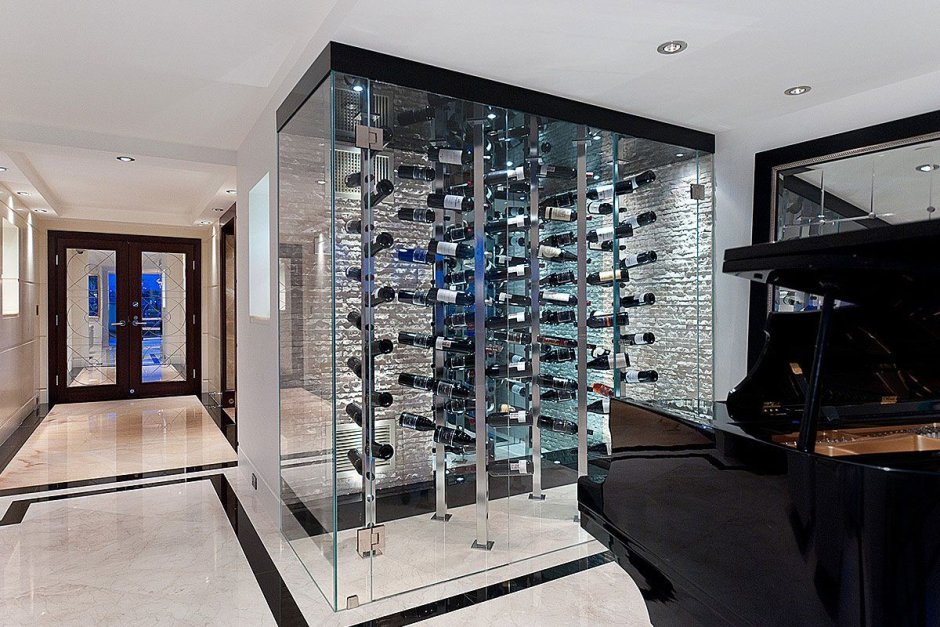 Стеклянный винный шкаф