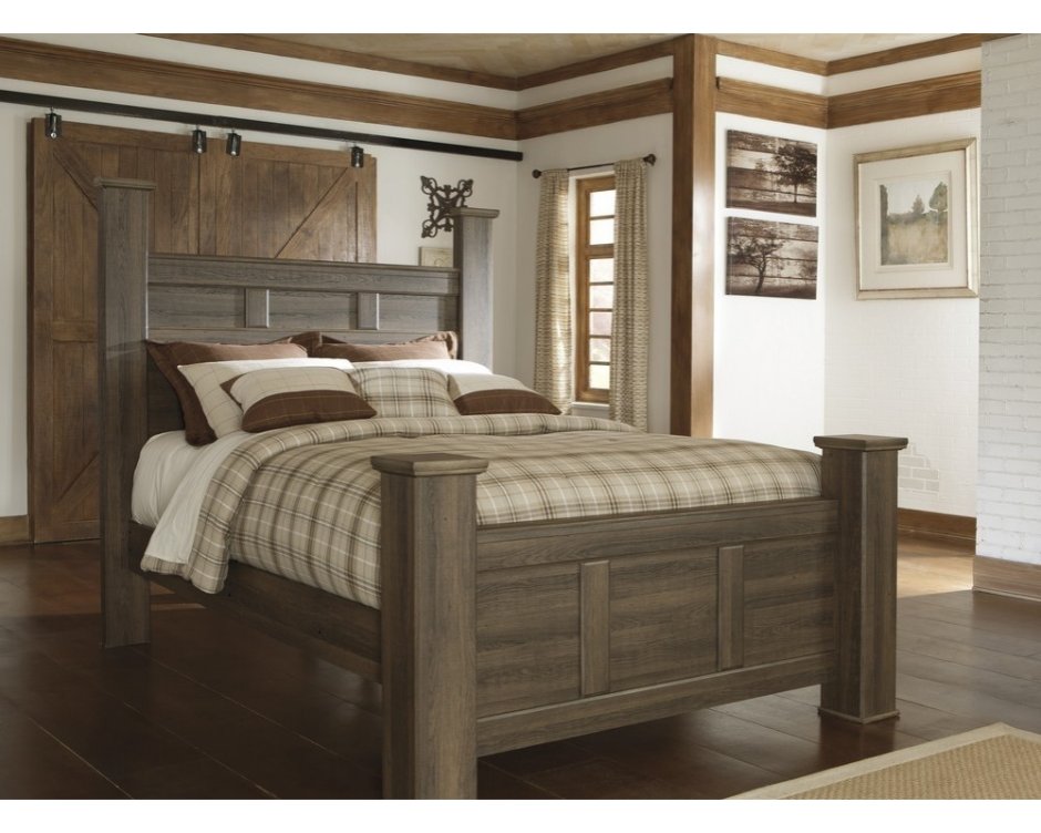 Кровать обшитая деревом