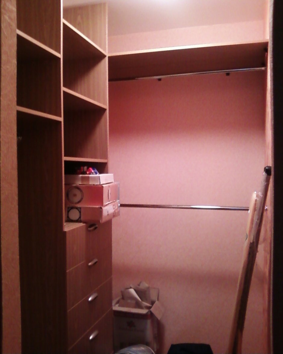 Гардеробная система маленькая из кладовки