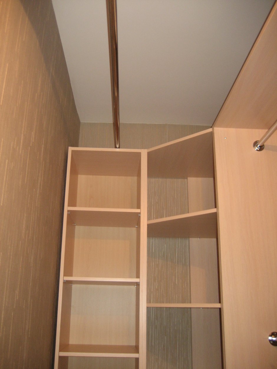 Гардеробная в кладовке