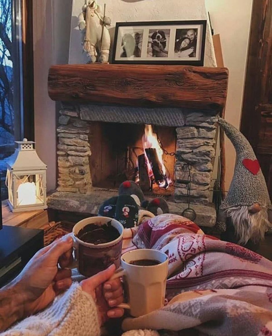 Теплый плед и камин