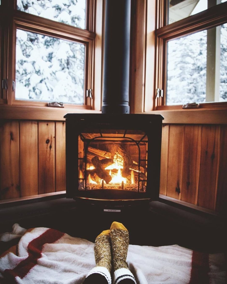 Теплый плед и камин