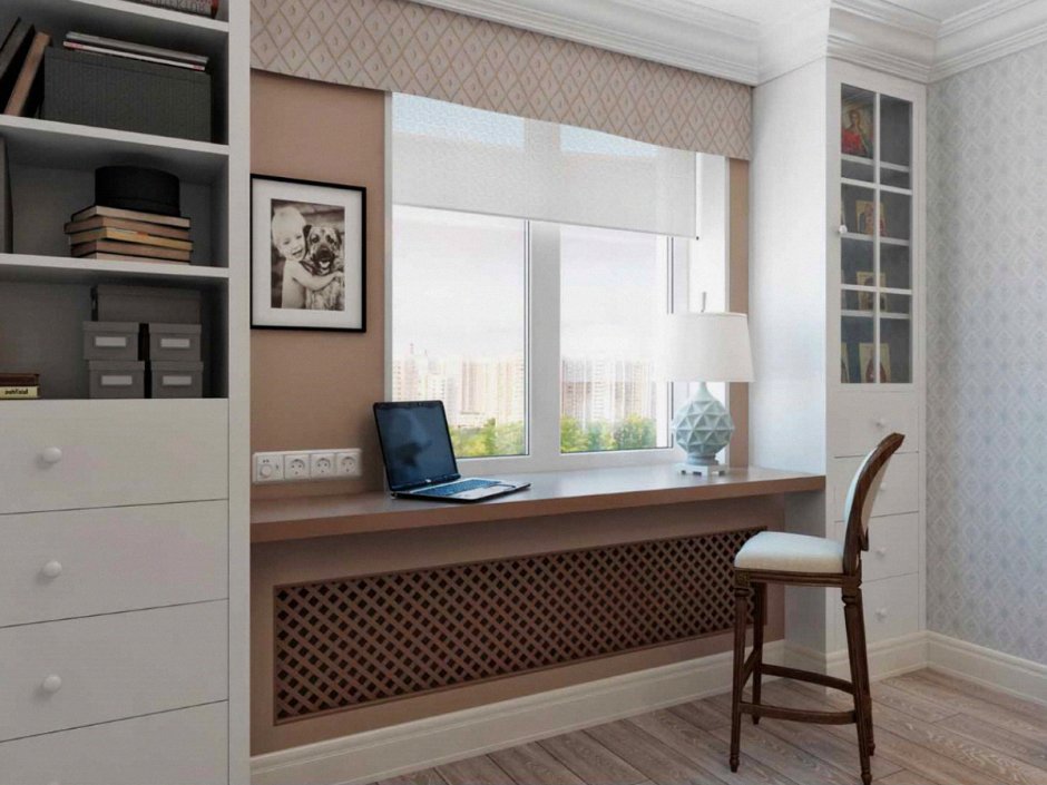 Стол у окна