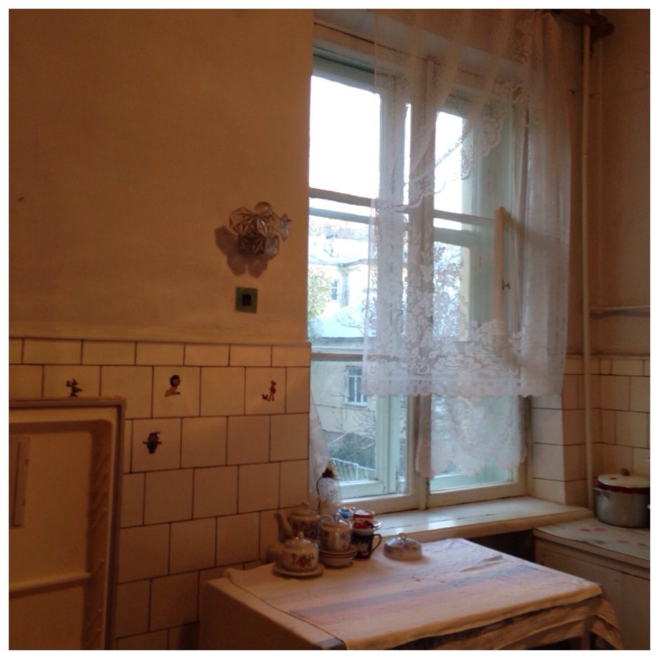 Полка под подоконником