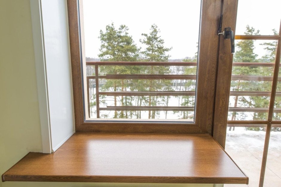 Шкаф вокруг окна