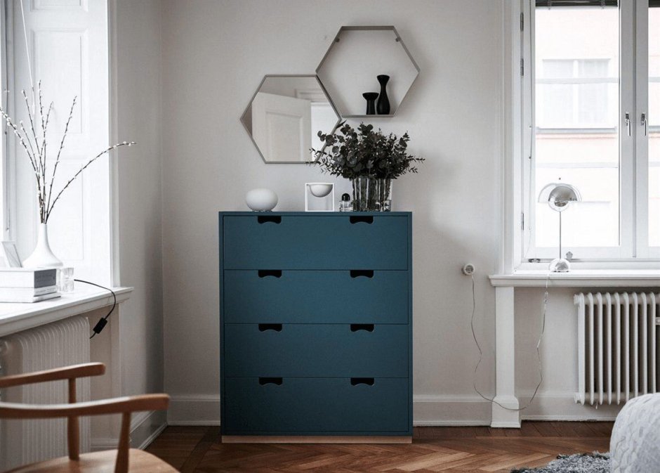 Узкий комод в скандинавском стиле