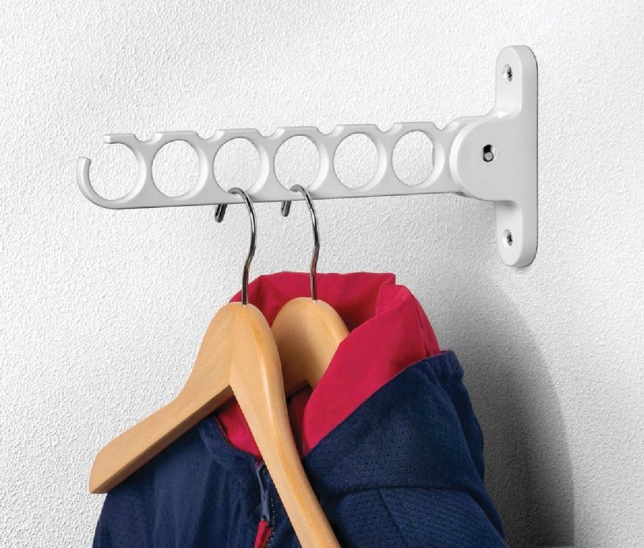 Стильный интерьер с напольной вешалкой