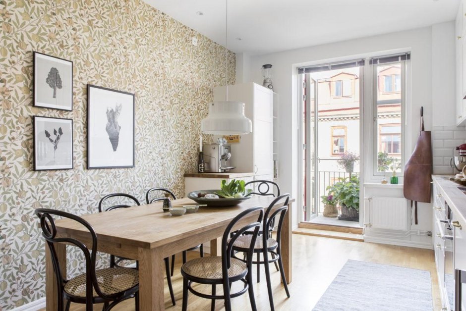 Обои в интерьере кухни