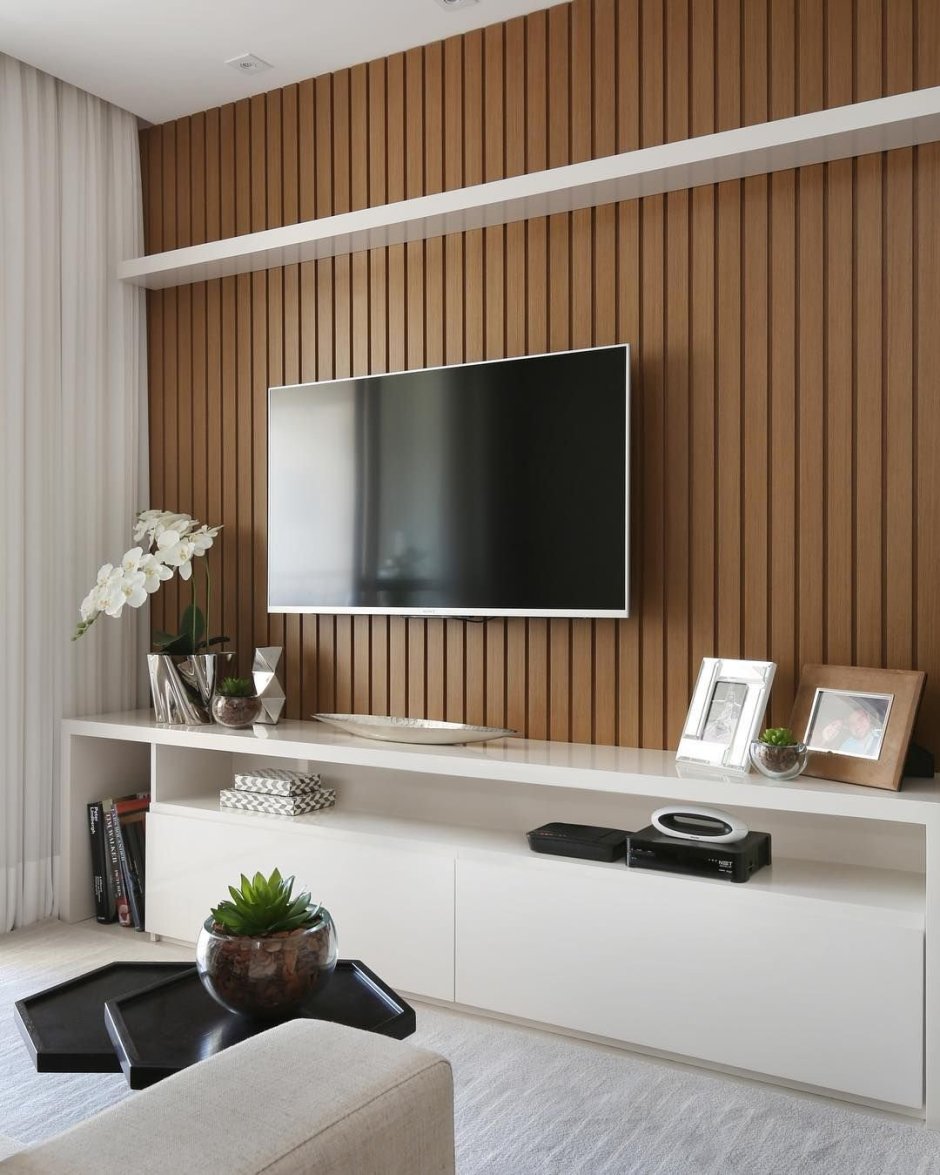 Полка под телевизор из дерева