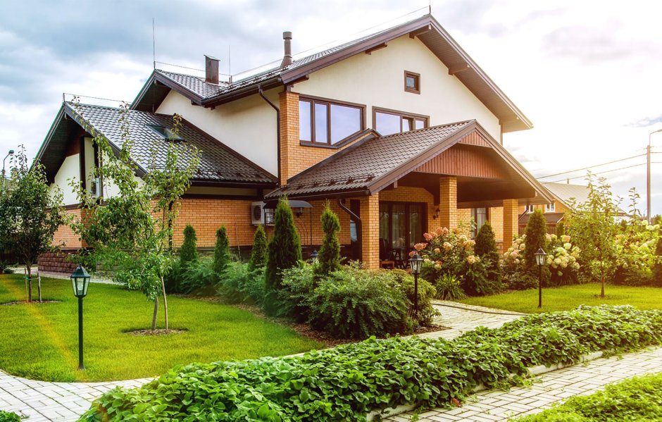 Красивый дом с участком