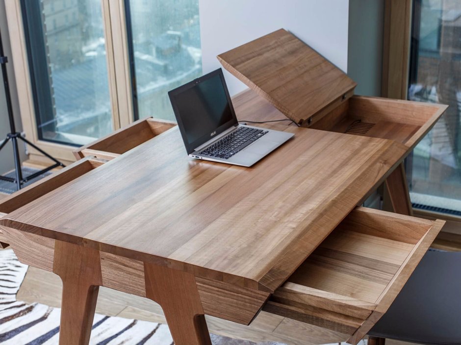 Офисный стол из массива дерева