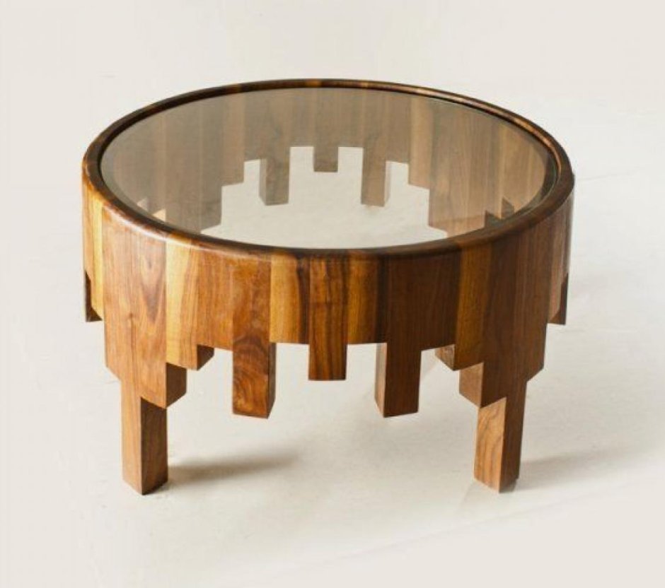 Круглые деревянные столы с стеклянным центром