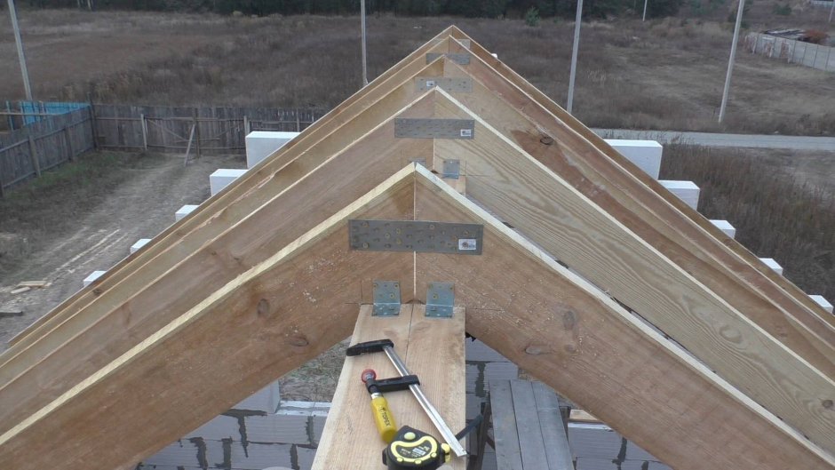 Планировка мансарды с двускатной крышей
