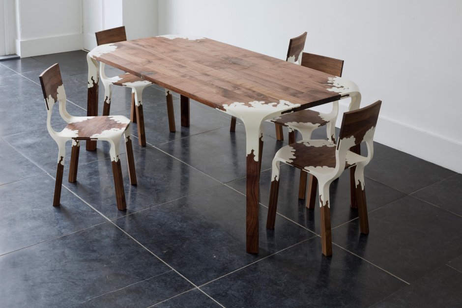 Крашеные деревянные столы для кухни