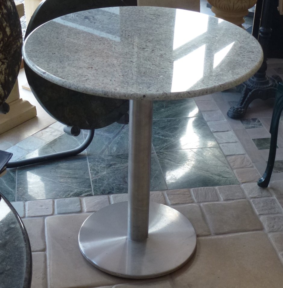 Круглый стол из искусственного камня