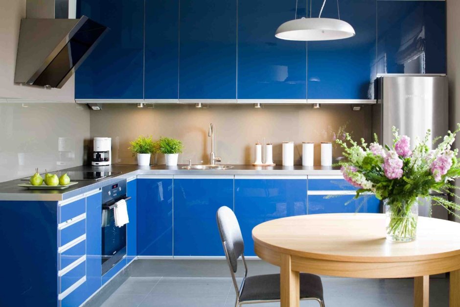 Кухня голубого цвета