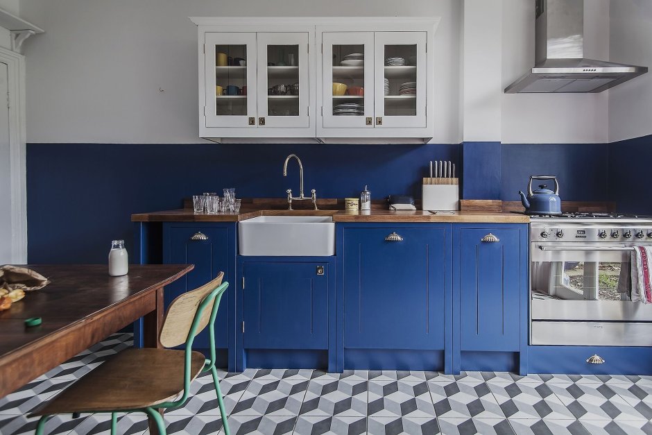 Синяя кухня икеа с деревянной столешницей