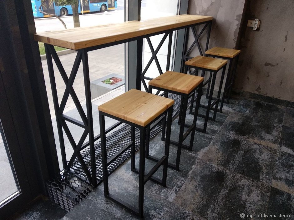 Столы и стулья в стиле лофт для кафе