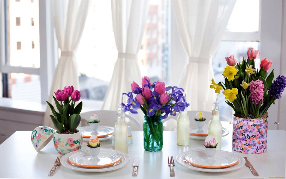 Праздничный стол с цветами