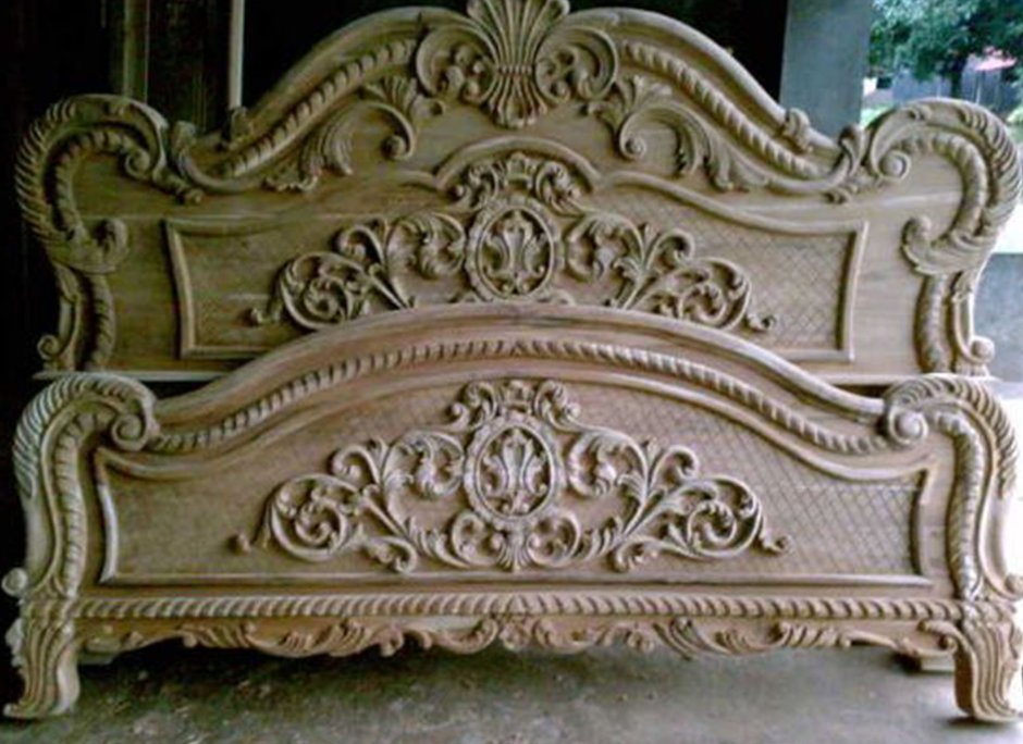 Старинная деревянная мебель кровать ажурные стенки