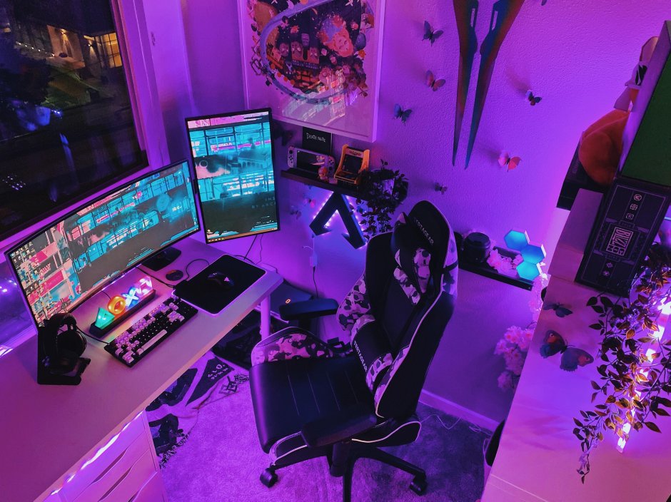 Фиолетовая геймерская комната