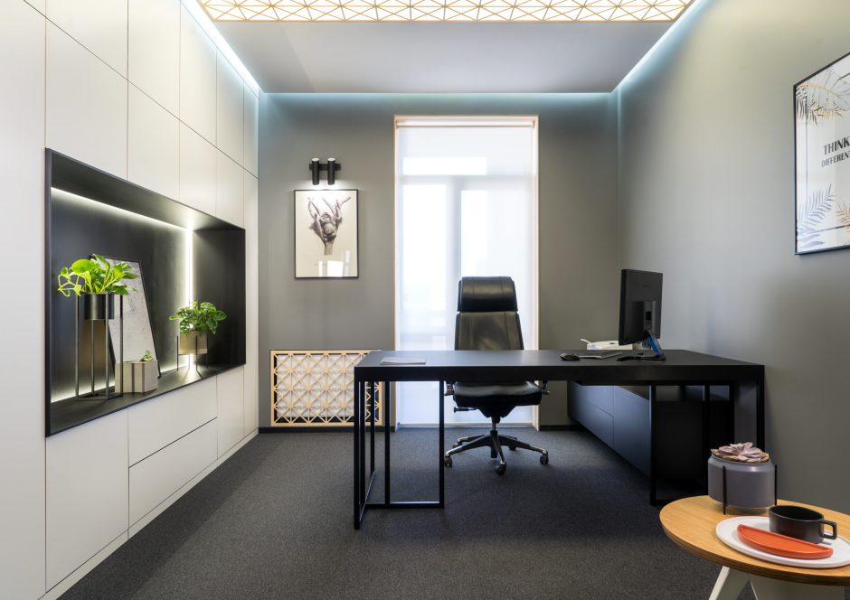 Маленький кабинет руководителя