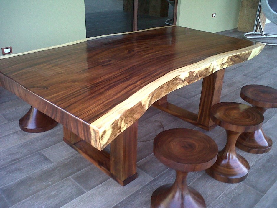 Круглый деревянный стол на кухню