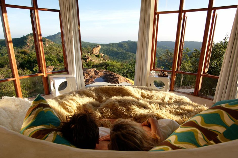 Кровать с видом на горы