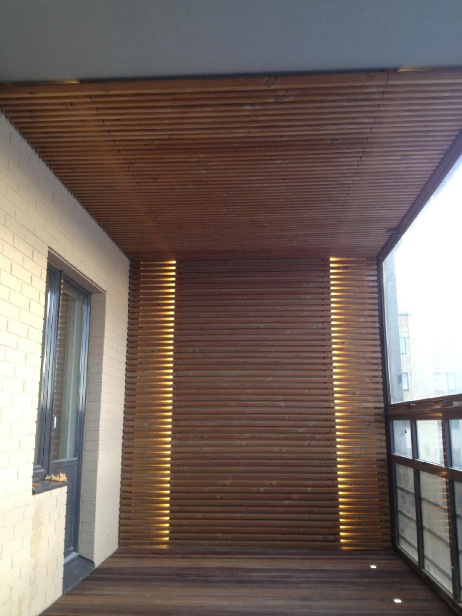 Потолок на балконе