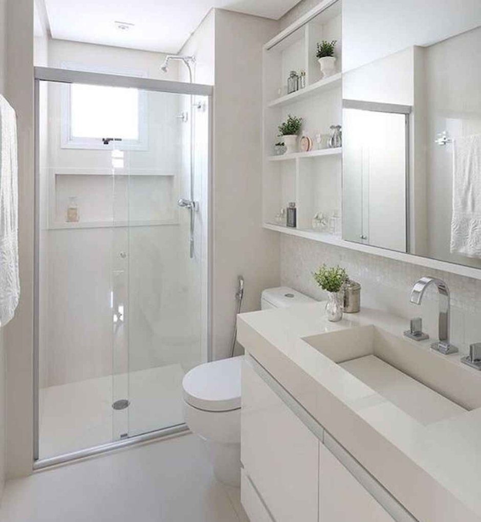 Узкая ванная комната в скандинавском стиле
