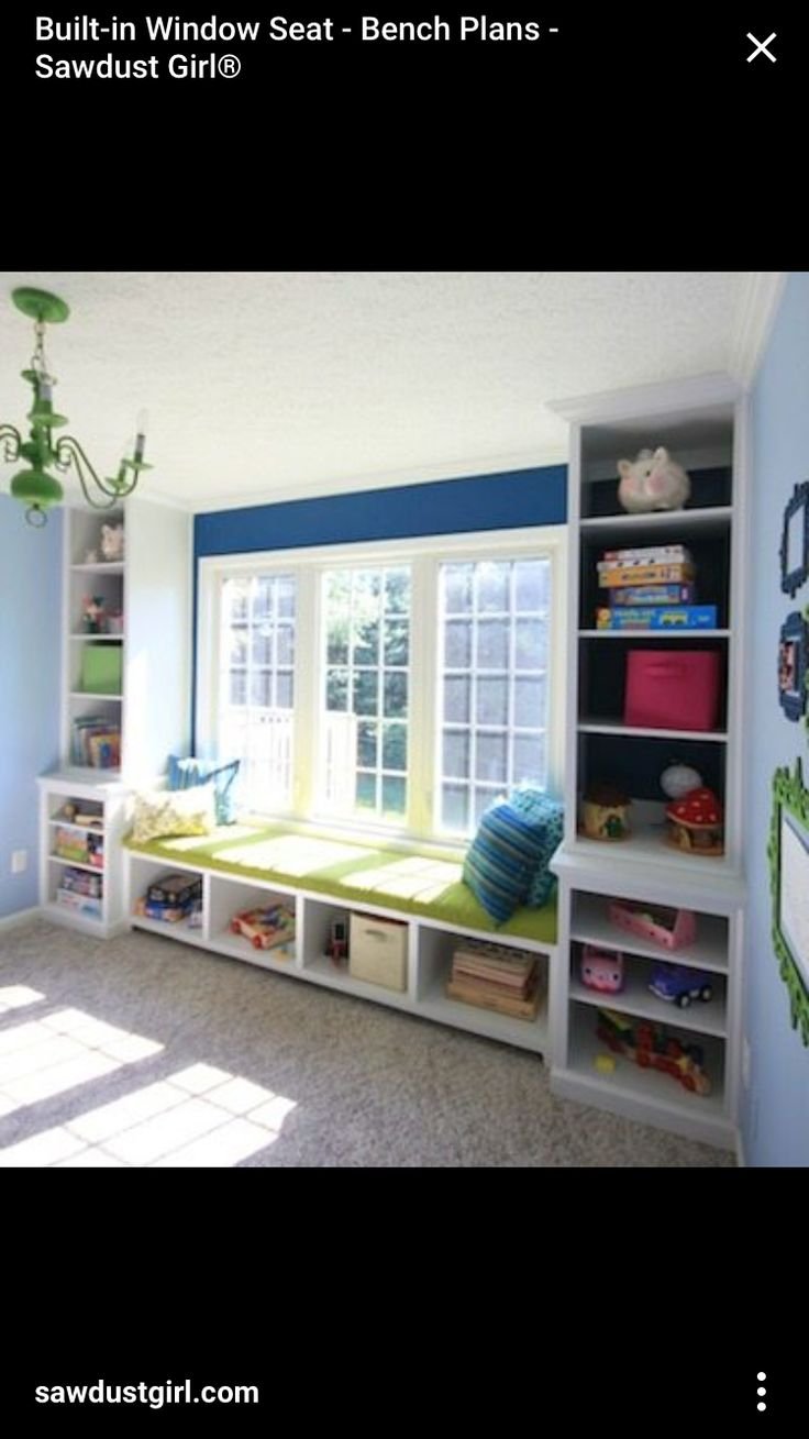 Стеллаж у окна