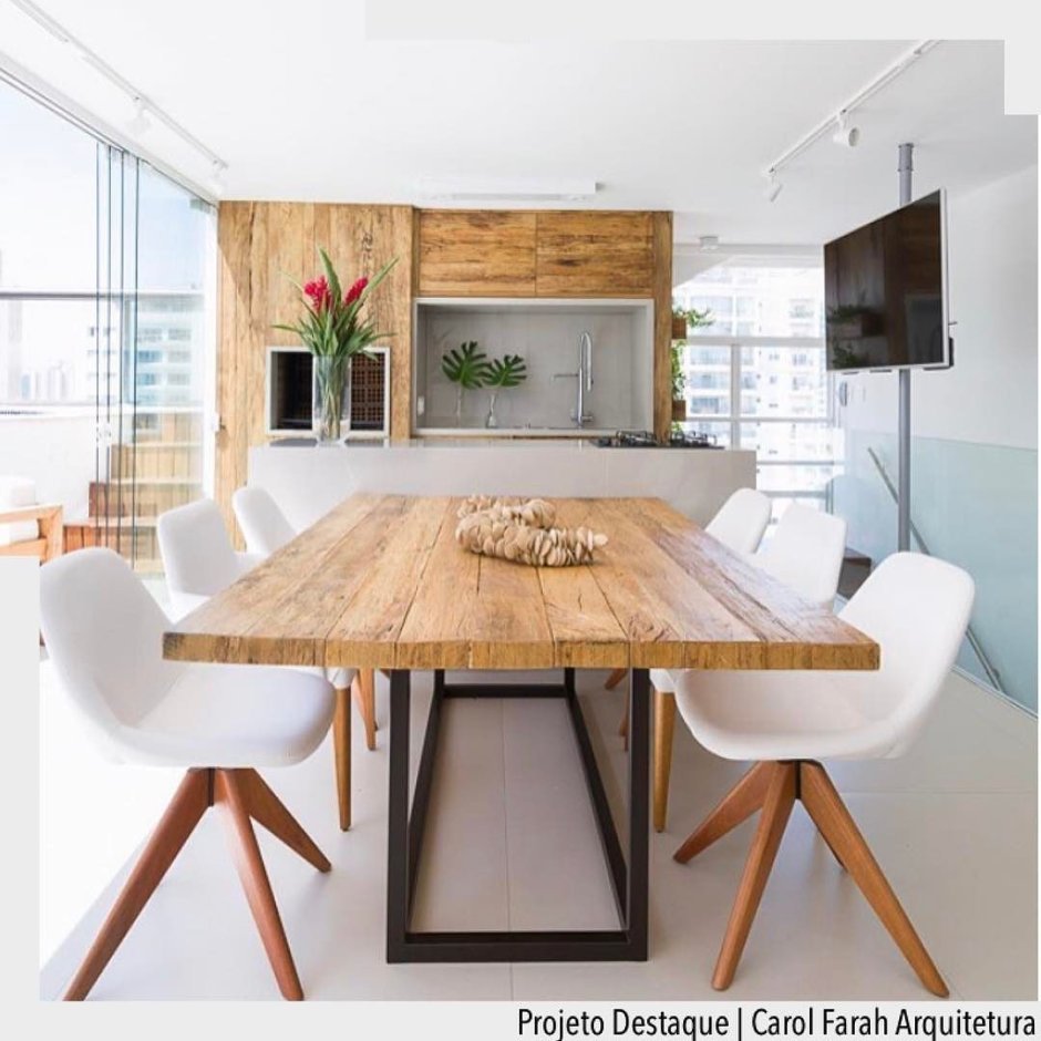 Остров с обеденным столом