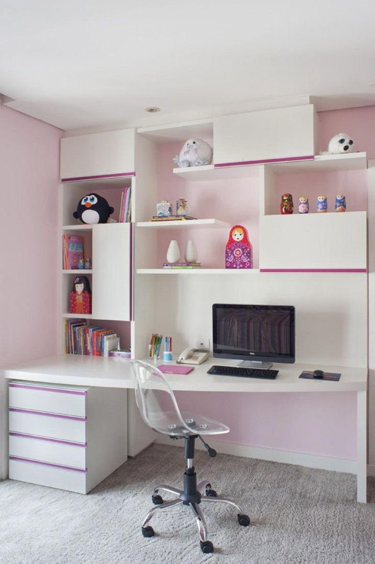 Полки над рабочим столом школьника