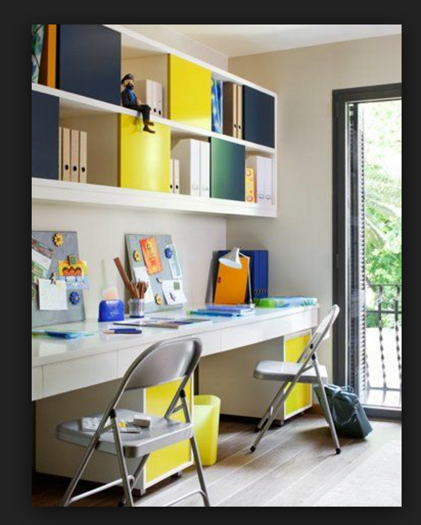 Полки настенные над письменным столом