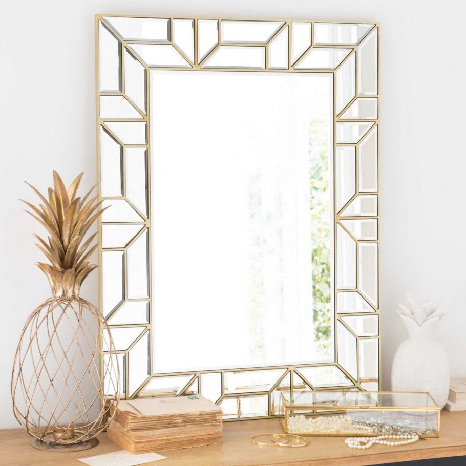 Зеркало настенное в рамке