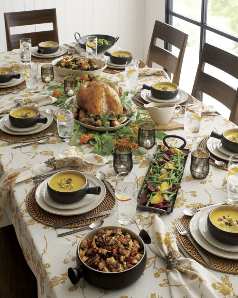 Расстановка блюд на праздничном столе