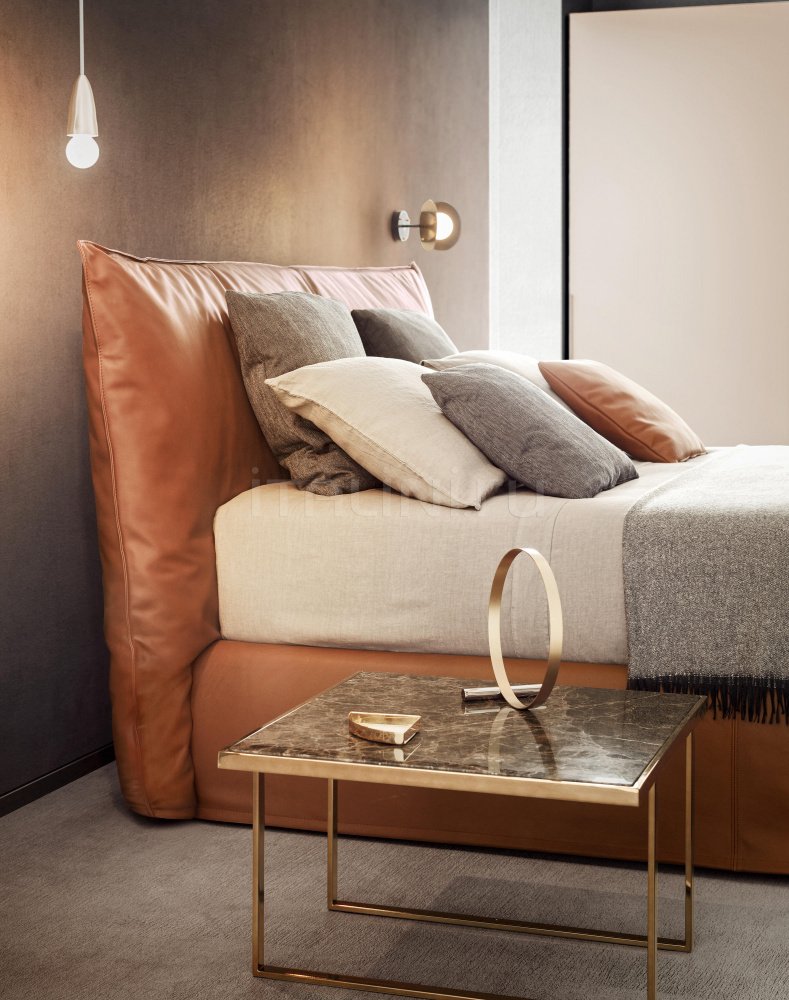 Терракотовая кровать