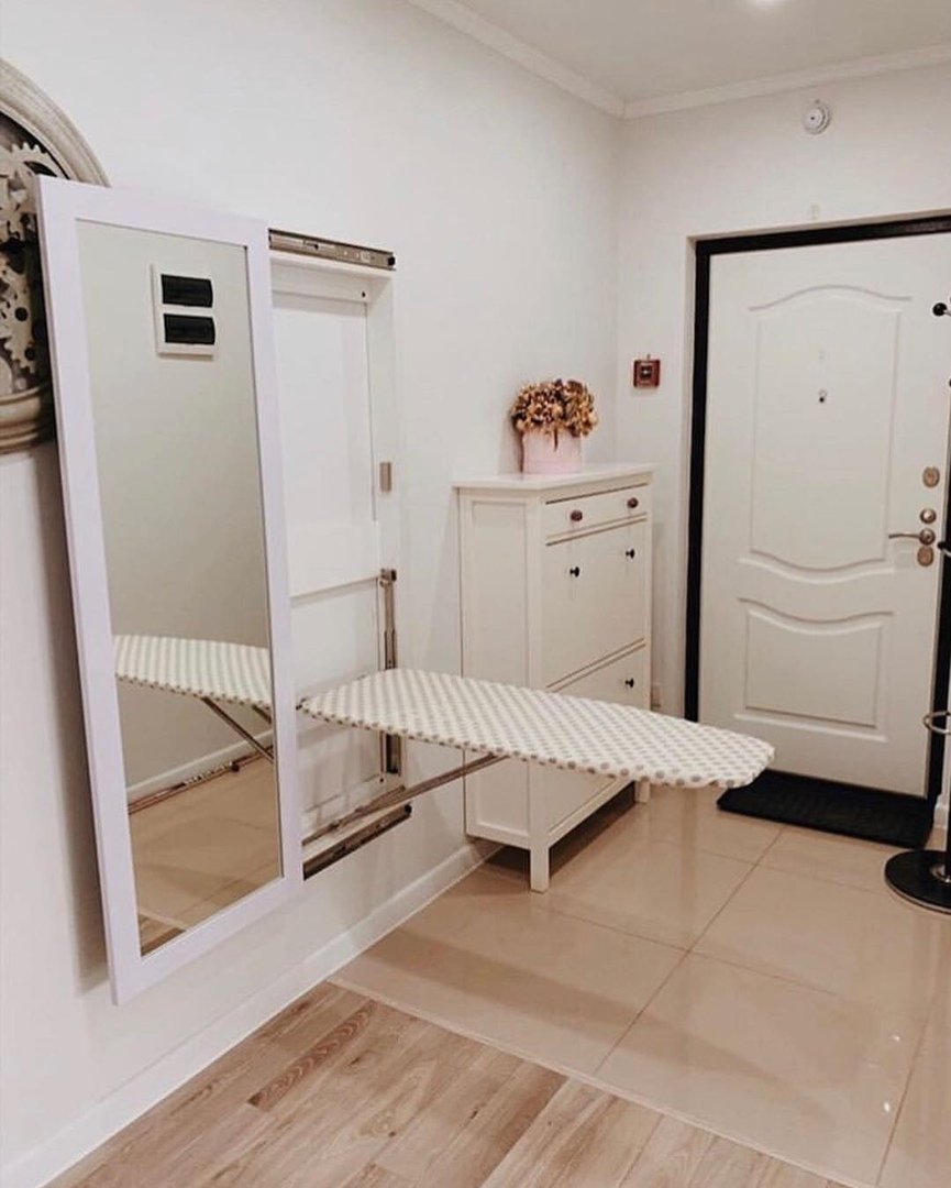 Гладильная доска в гардеробной