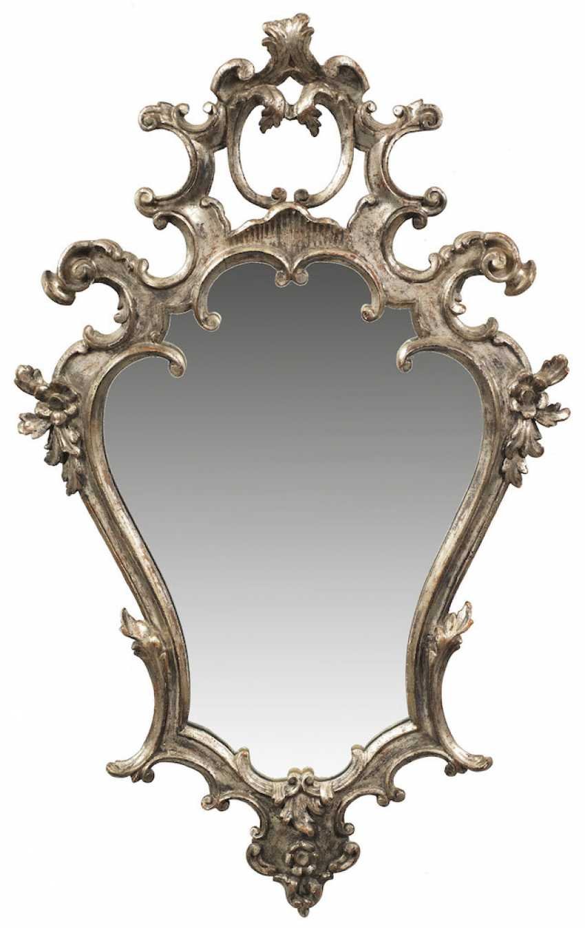 Зеркало в стиле рококо