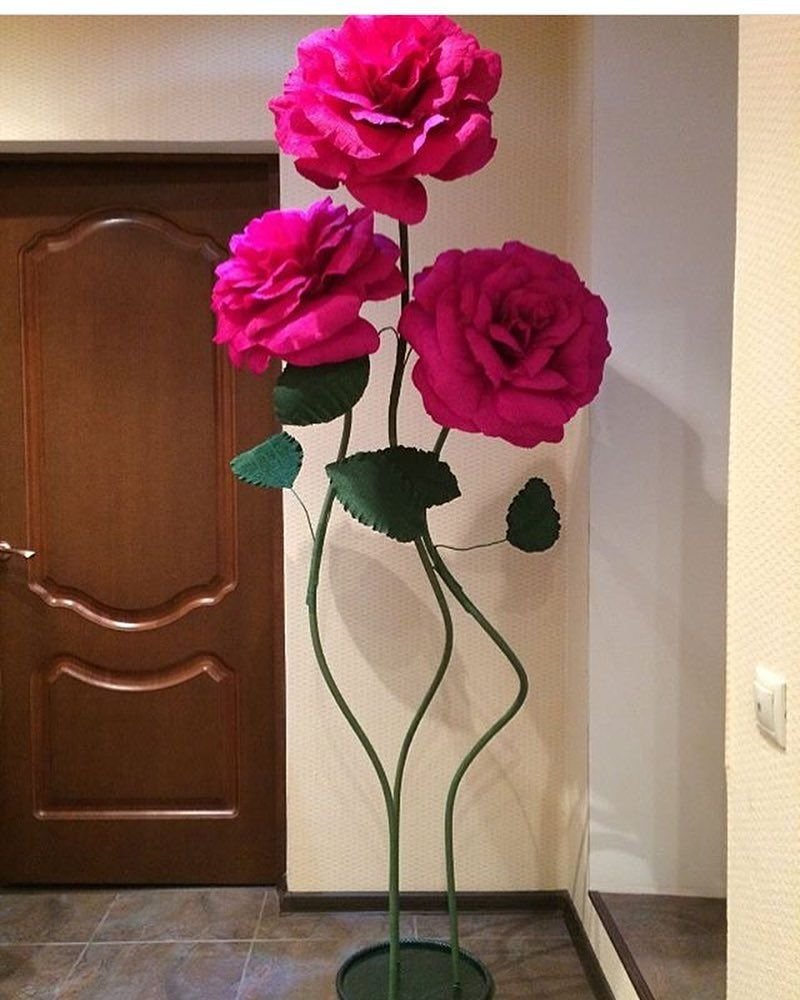 Напольные цветы из гофрированной бумаги