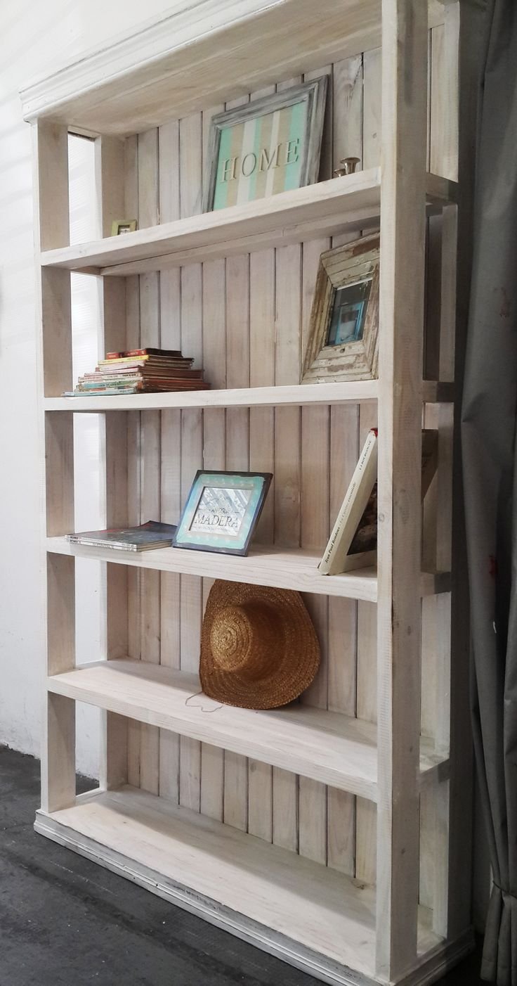 Книжный стеллаж из досок