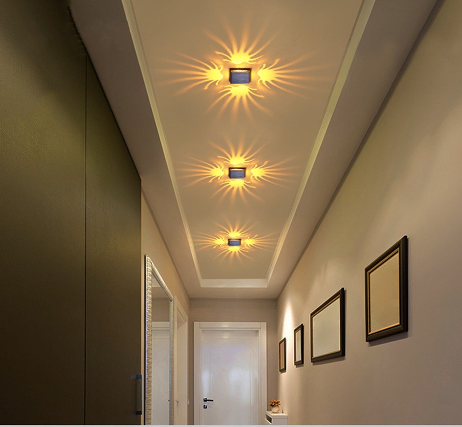 Точечные светильники в коридоре