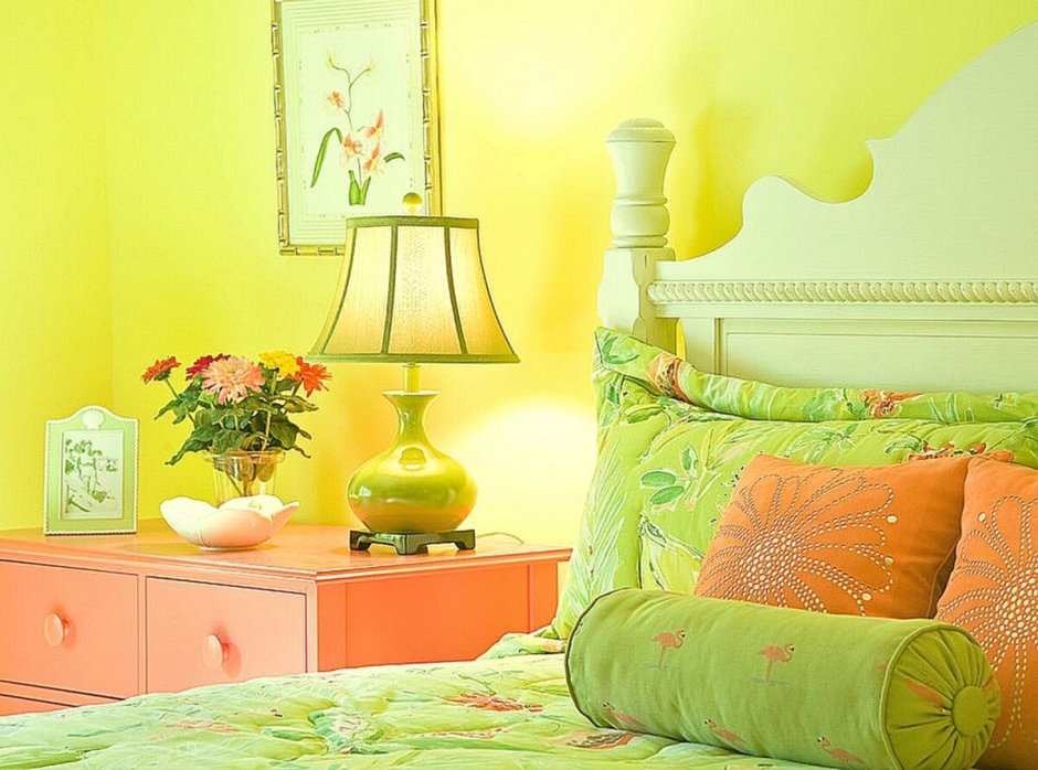 Сочетание кораллового и зеленого в интерьере