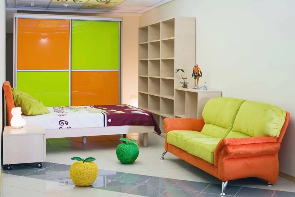 Детская в оранжево зеленом цвете